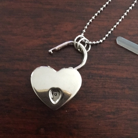 Silver tone heart lock pendant - Picture 7 of 7